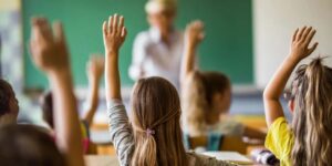 Organizar antes de crescer: o que aprendemos ao estruturar novas frentes de receita em uma escola